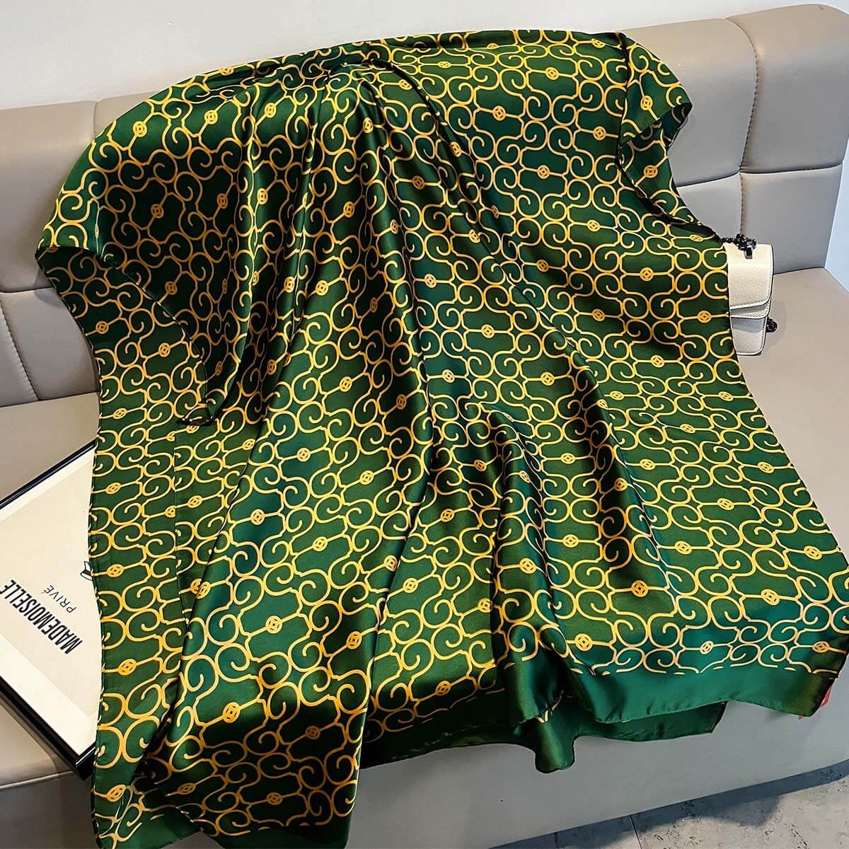 Chal verde elegante y versátil para mujer