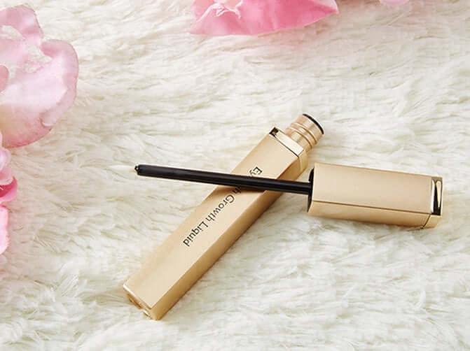 Maquillaje, fragancia, líquido para el crecimiento de pestañas