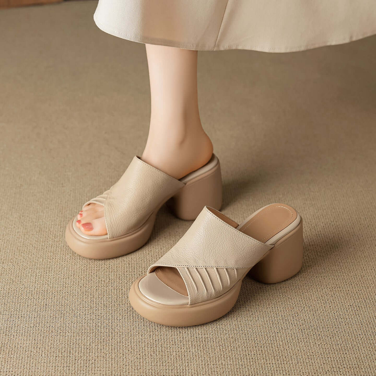 Sandalias de cuero suave con punta abierta para mujer