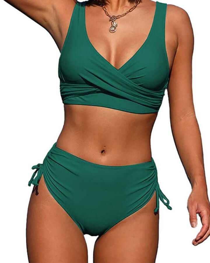 Traje de baño bikini con tiras a la moda