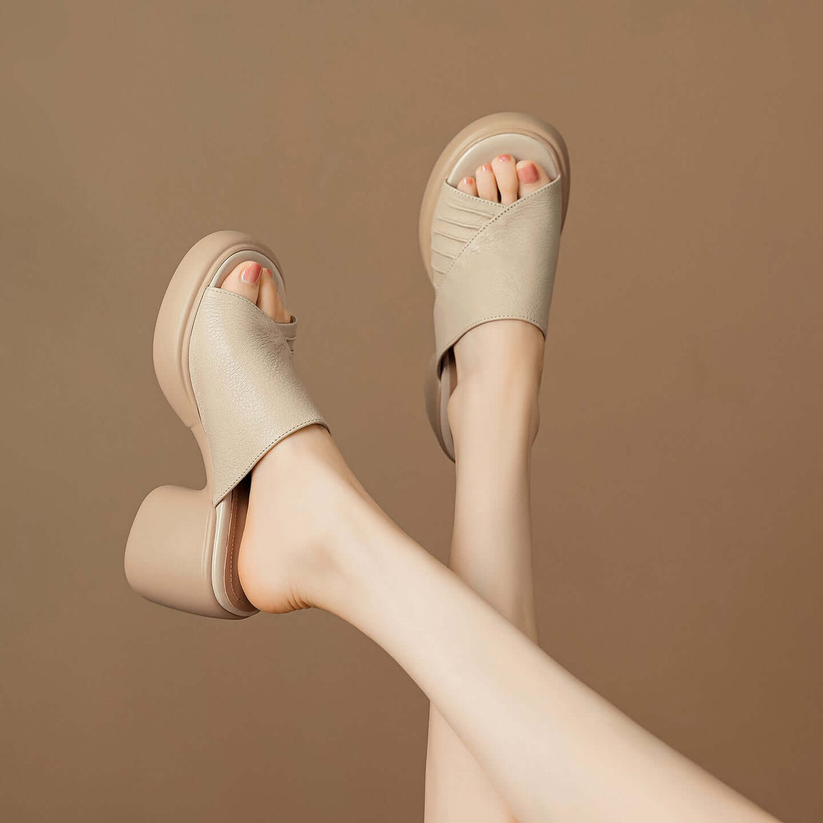 Sandalias de cuero suave con punta abierta para mujer