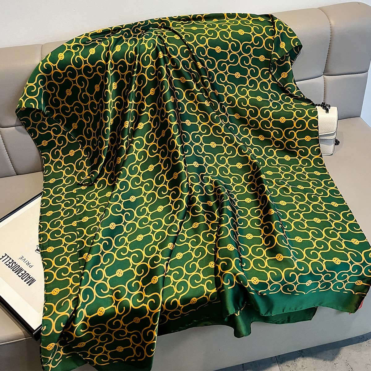 Chal verde elegante y versátil para mujer