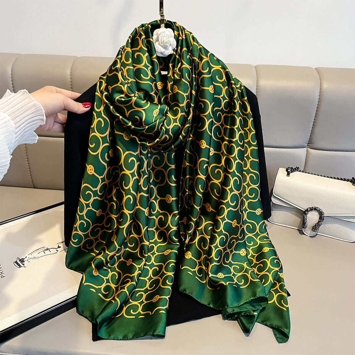 Chal verde elegante y versátil para mujer