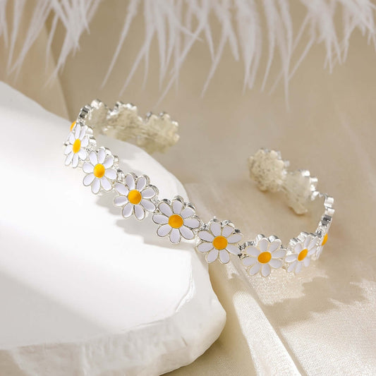 Creative Bracelet With A White Flower Drip-oil Design