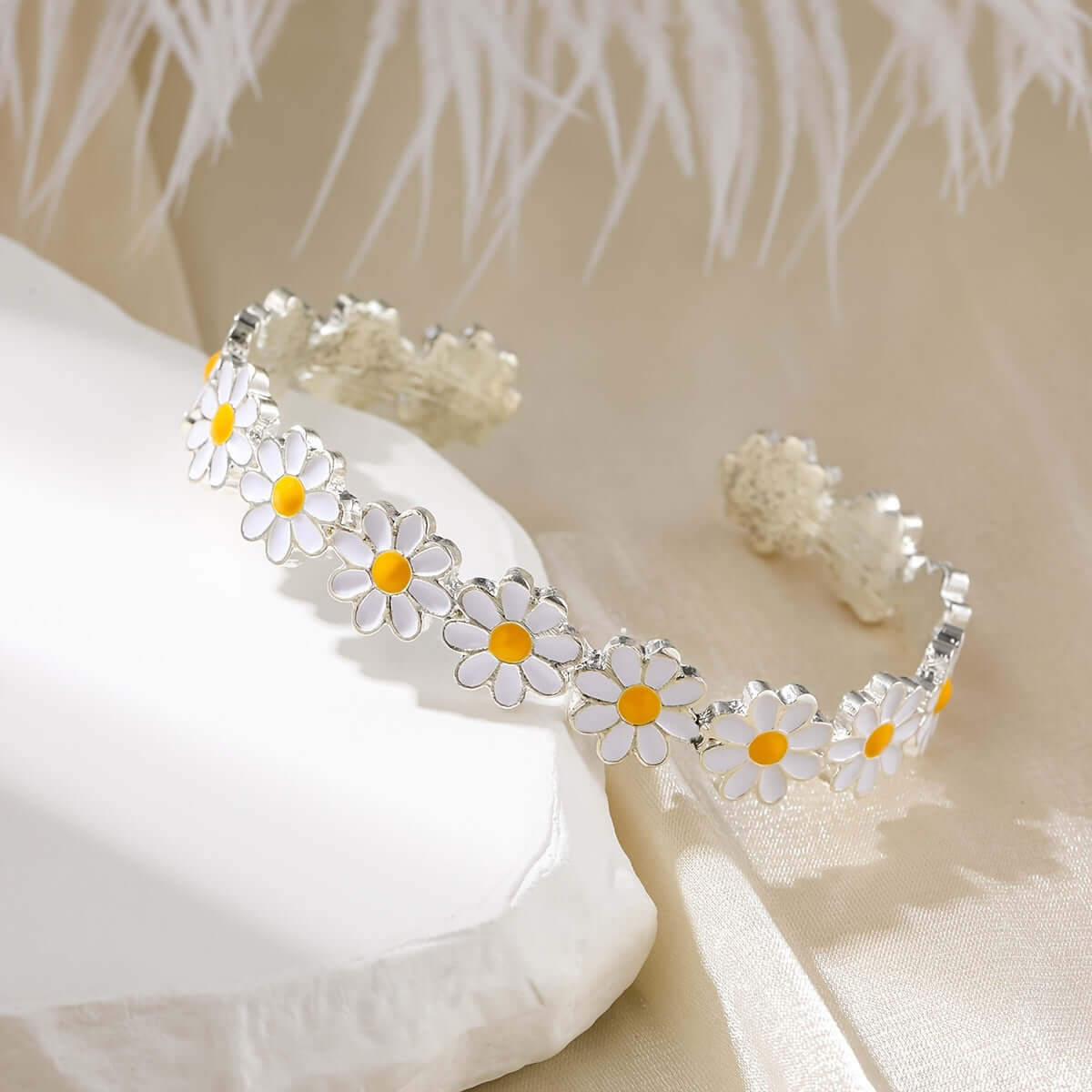 Creative Bracelet With A White Flower Drip-oil Design