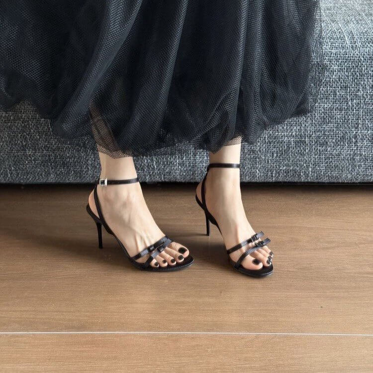 Ladies sharp point slender heel