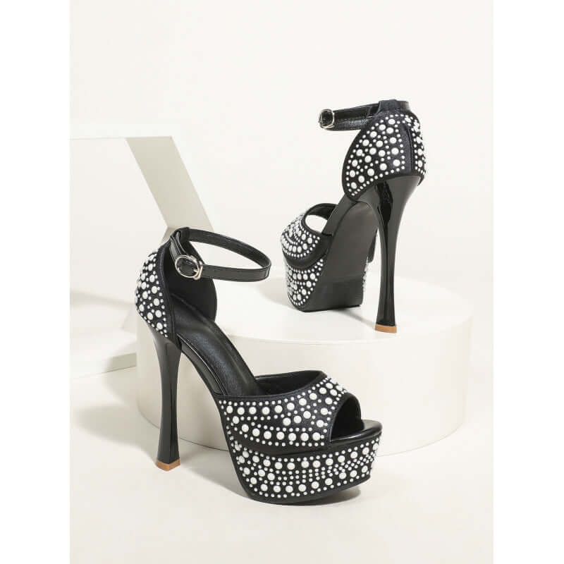 Tacones de plataforma ultra altos de moda - Calzado atrevido inspirado en la pasarela