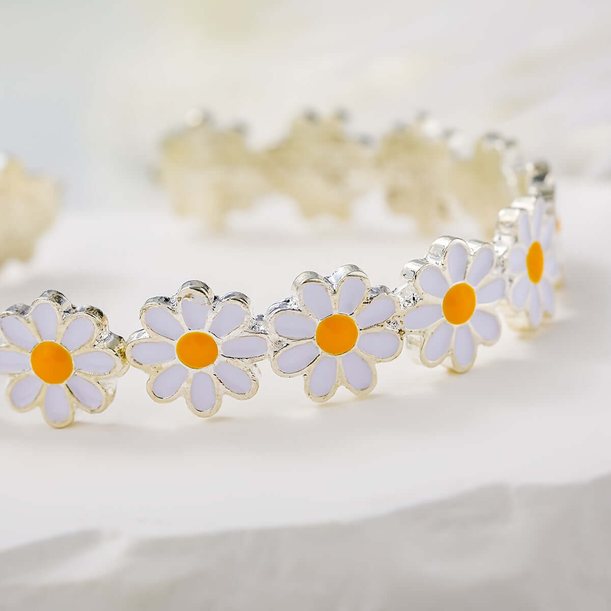Creative Bracelet With A White Flower Drip-oil Design