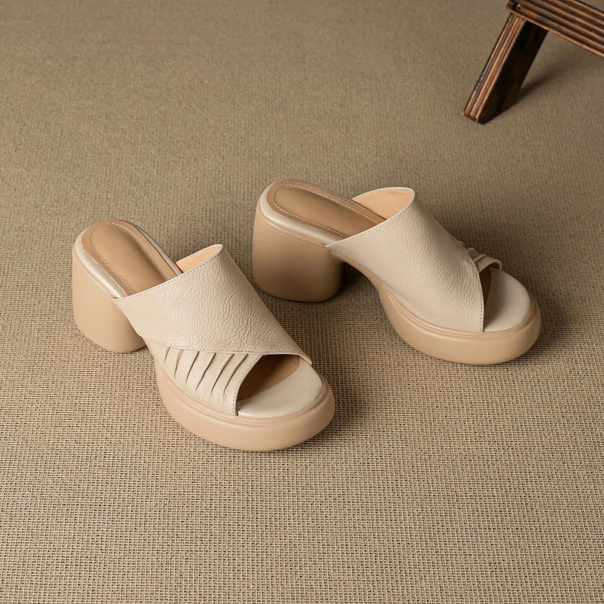 Sandalias de cuero suave con punta abierta para mujer