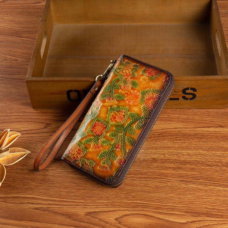 Women's Large Vintage Wallet — Spacious Retro-Inspired Accessory